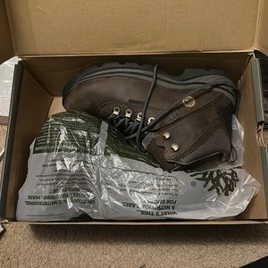 9.5 Timberland Women’s White Ledge Waterproof Hiking Boots - Never Worn in Box